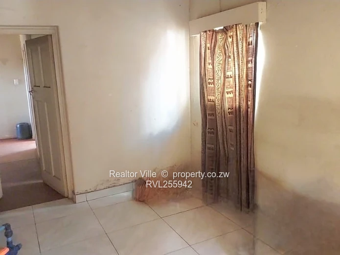 Meyrick Park 3-Bed Townhouse Complex with Verandah & Garden