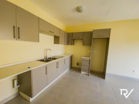 2 Bedroom Flat & Apartment