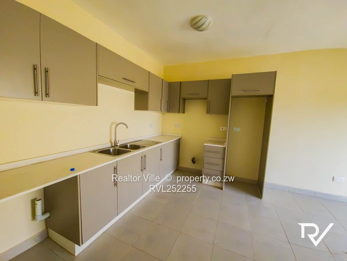 Modern tiled 2-Bed Flat with Borehole in Ashdown Park