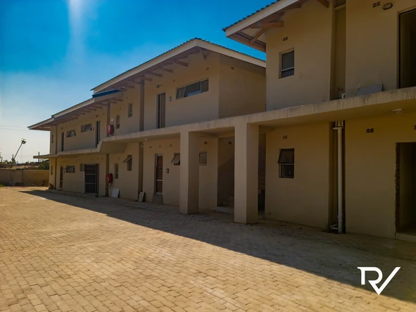 2 Bedroom Flat & Apartment