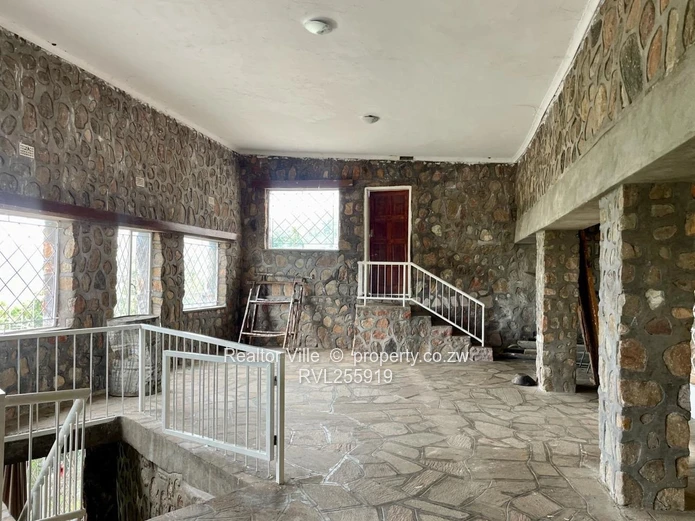 Stone Hilltop Home with Lake Views - 6 Bed, Kariba