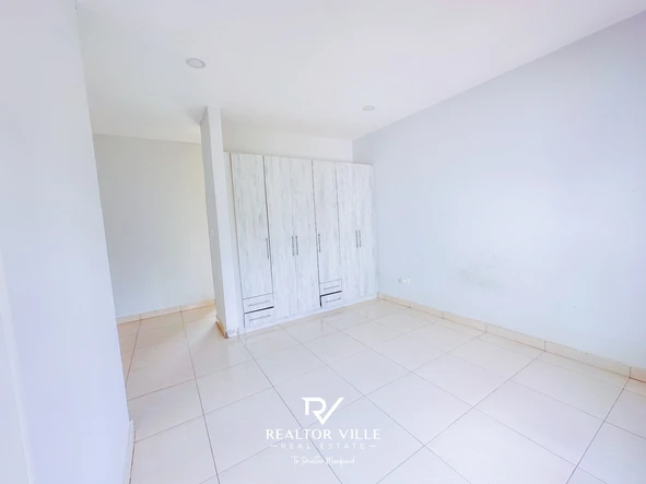 3 Bedroom Flat & Apartment